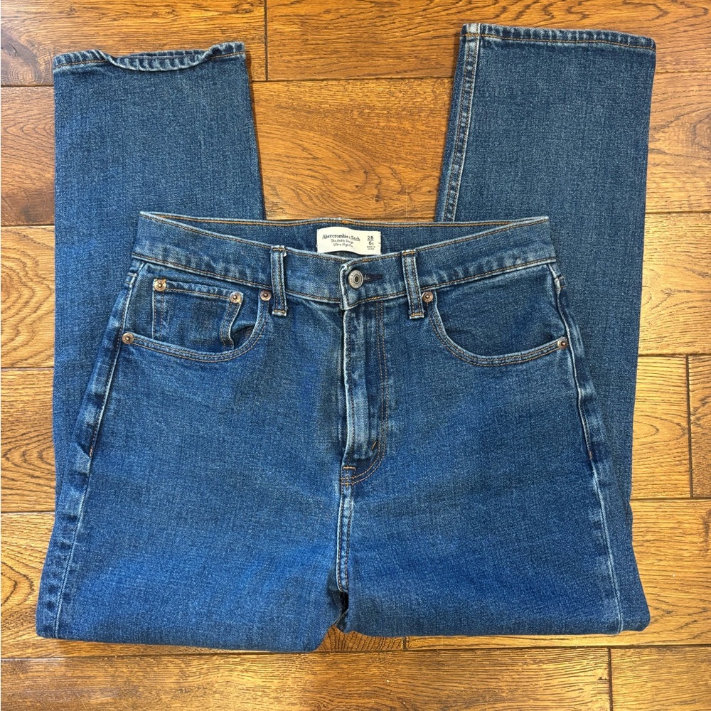 Abercrombie & Fitch Curve Love Ankle Straight Jeans